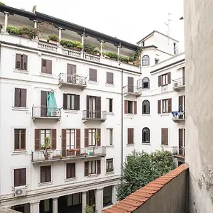 La Reggia , Milano Italia